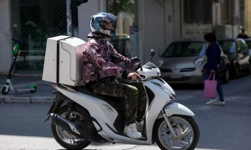 Λάρισα: Έξαλλος ντελιβεράς επειδή δεν πήρε πουρμπουάρ - Viral το σημείωμα που άφησε